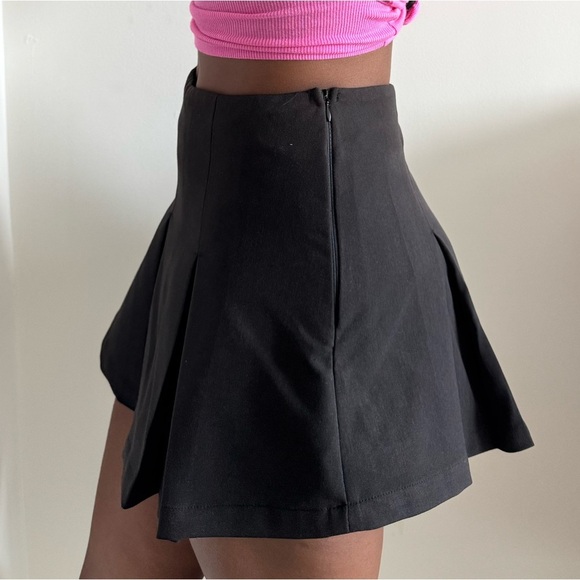 NWOT Black Pleated Mini Skirt - Picture 2 of 7